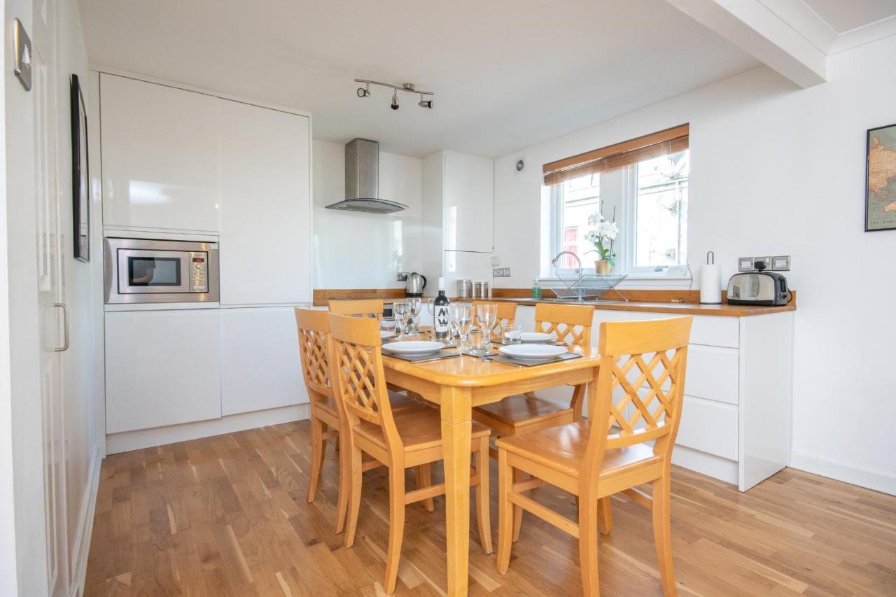 Dwellcome Home Ltd 2 King Beds West End Apt, Half Mile To Union Street Yet Quiet, Free Allocated Parking Space At Rear Entrance & Fast Wifi, Ideal For Long Term Contractor, Corporate, Etc Stays, Regular Housekeeping Option - See Our Site For Assuranc 阿伯丁 外观 照片